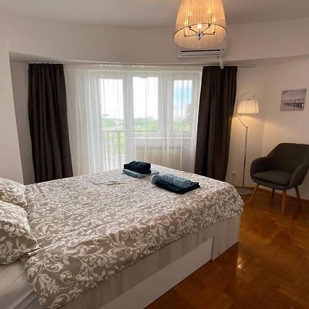 Appartamento New Luxury Flat In Front Of The Parliament At Unirii Bucarest Esterno foto