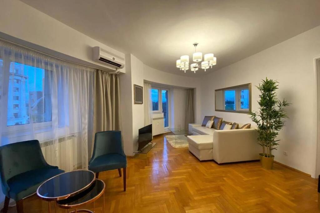 Appartamento New Luxury Flat In Front Of The Parliament At Unirii Bucarest Esterno foto