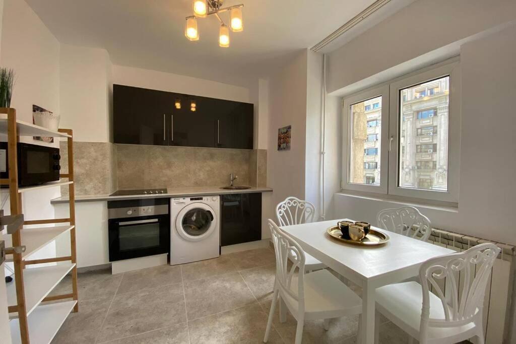 Appartamento New Luxury Flat In Front Of The Parliament At Unirii Bucarest Esterno foto