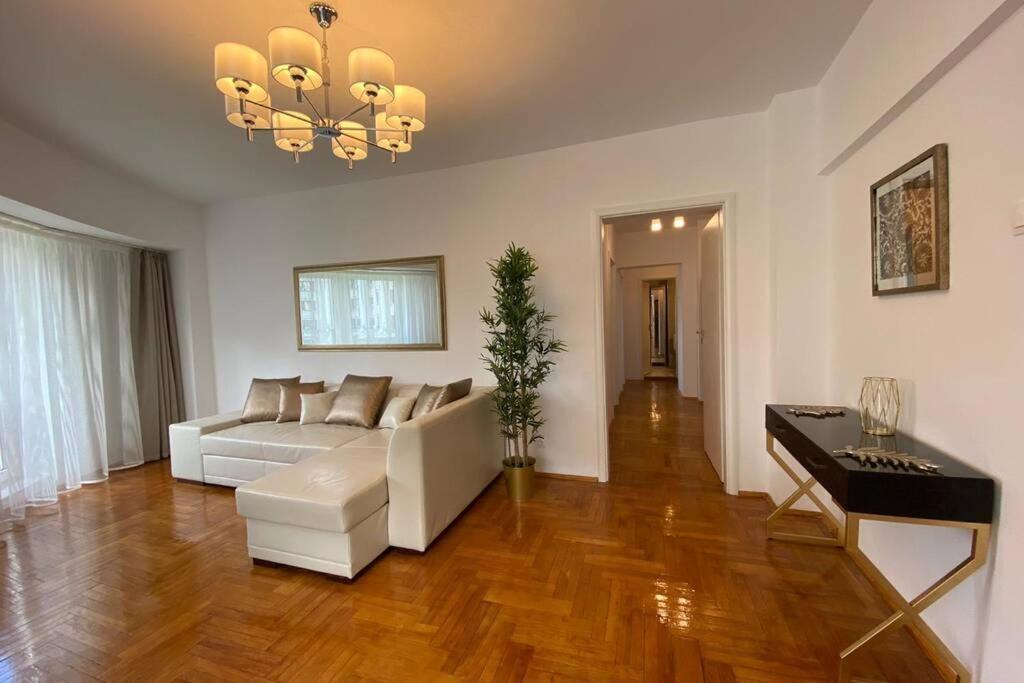 Appartamento New Luxury Flat In Front Of The Parliament At Unirii Bucarest Esterno foto