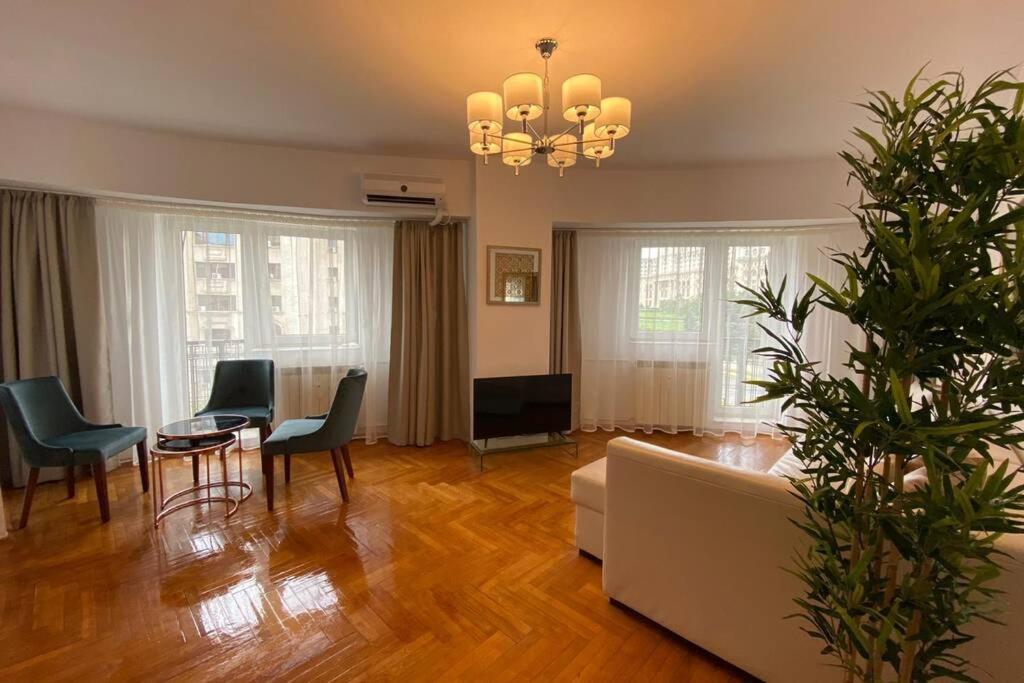 Appartamento New Luxury Flat In Front Of The Parliament At Unirii Bucarest Esterno foto